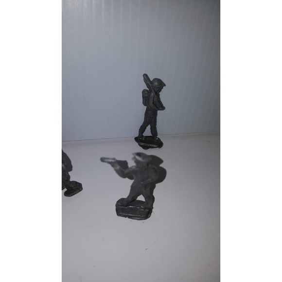 Lot of 7 Vintage Antique Cast Iron Army Men Figures Rare - Picture 2 of 6